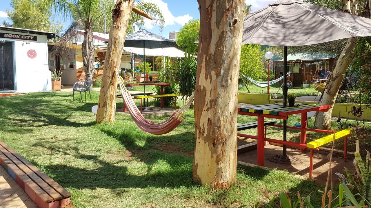 Alice'S Secret Travellers Inn Alice Springs Esterno foto