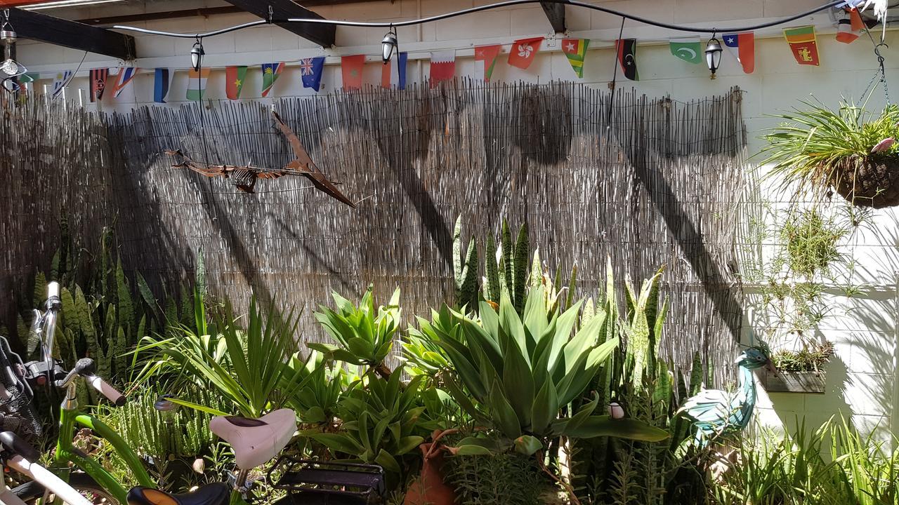 Alice'S Secret Travellers Inn Alice Springs Esterno foto
