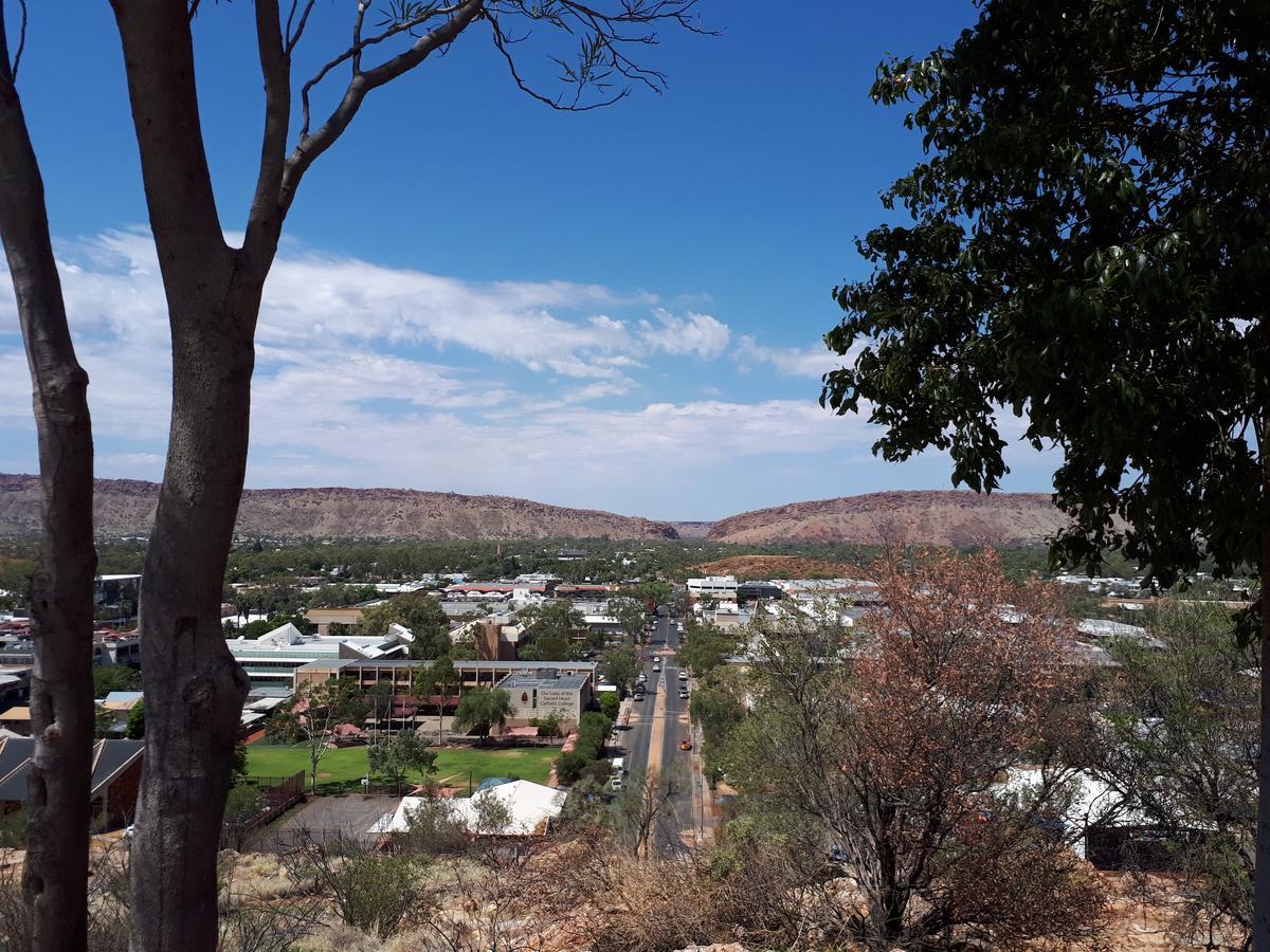 Alice'S Secret Travellers Inn Alice Springs Esterno foto