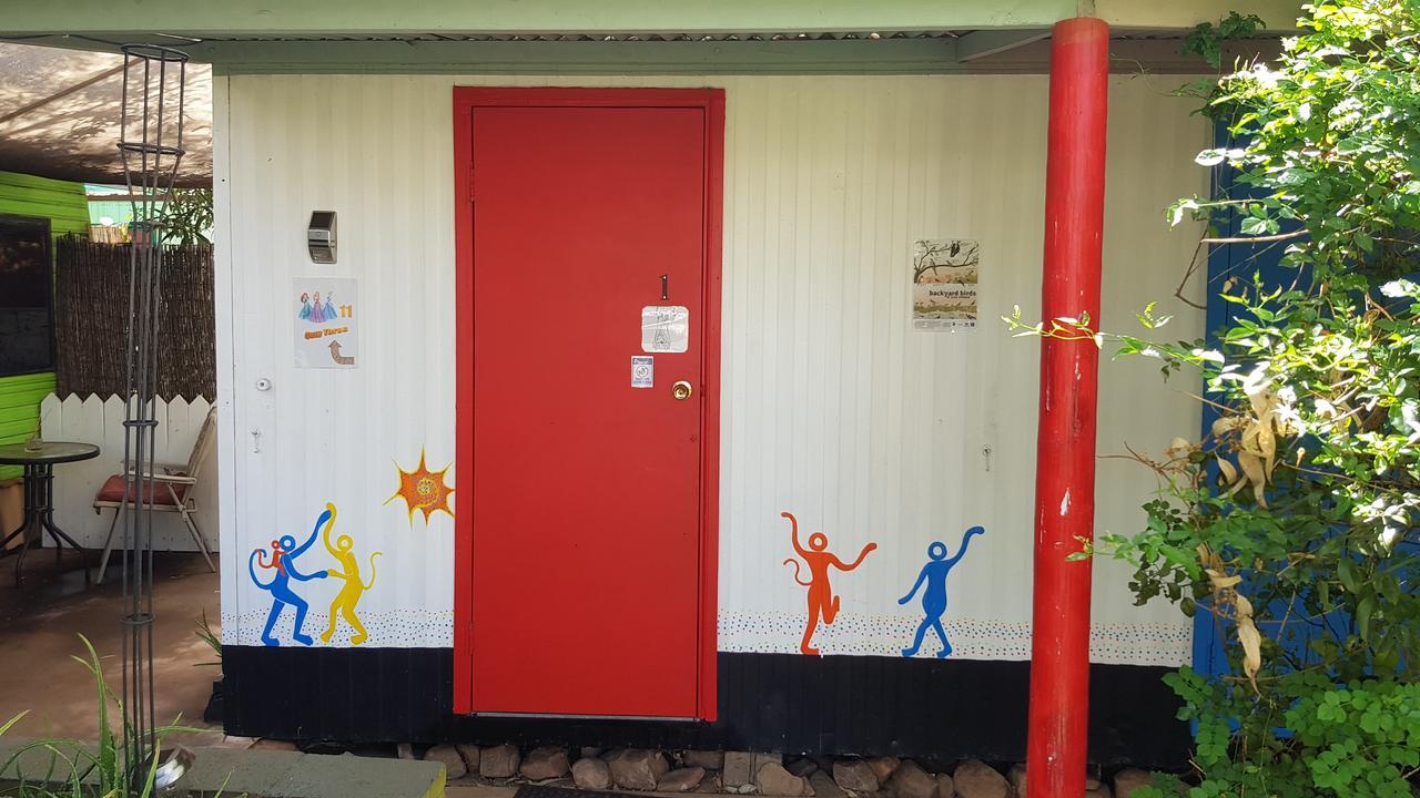 Alice'S Secret Travellers Inn Alice Springs Esterno foto