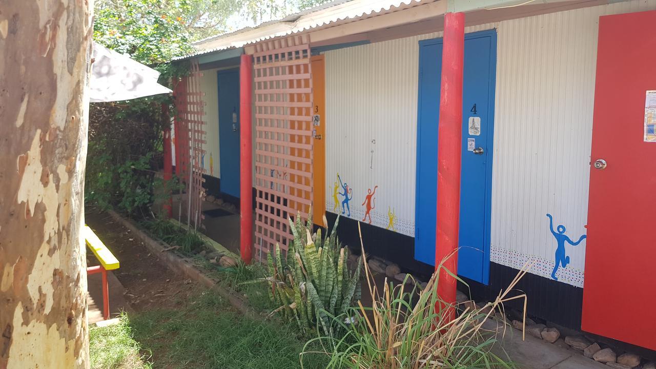 Alice'S Secret Travellers Inn Alice Springs Esterno foto