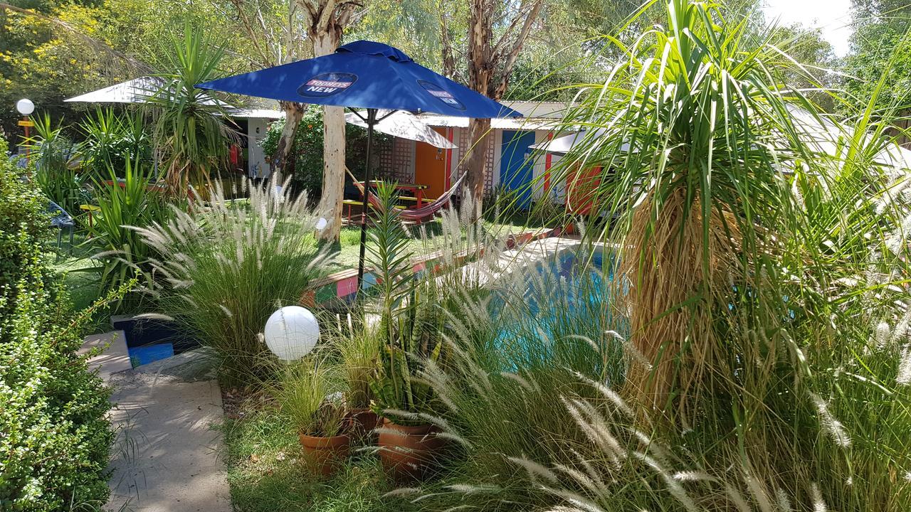 Alice'S Secret Travellers Inn Alice Springs Esterno foto