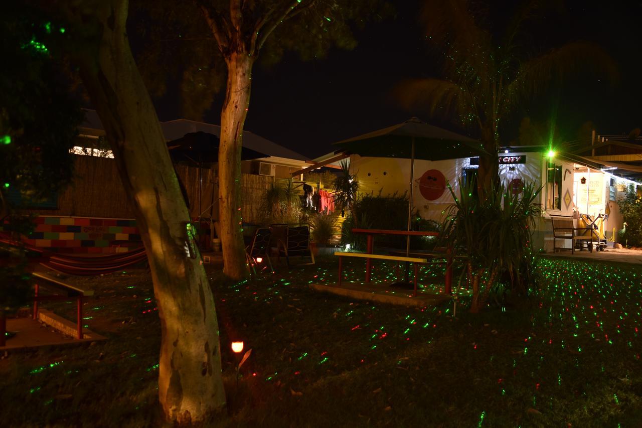 Alice'S Secret Travellers Inn Alice Springs Esterno foto